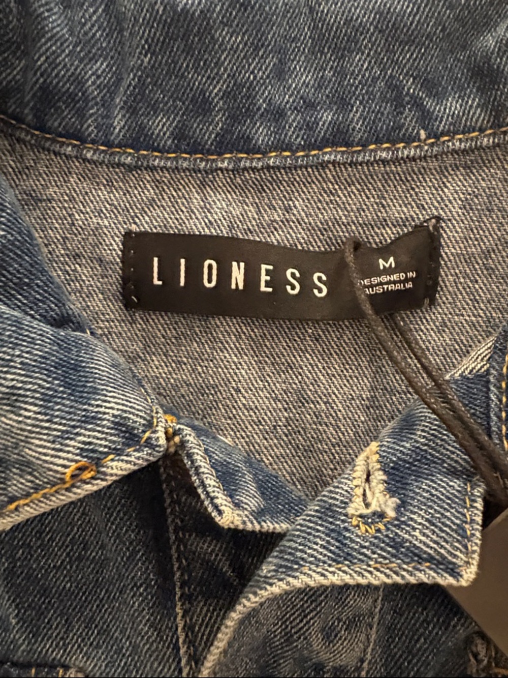 NWT Lioness Blue Denim Button front Preppy Shortalls Romper SZ M - Picture 3 of 6